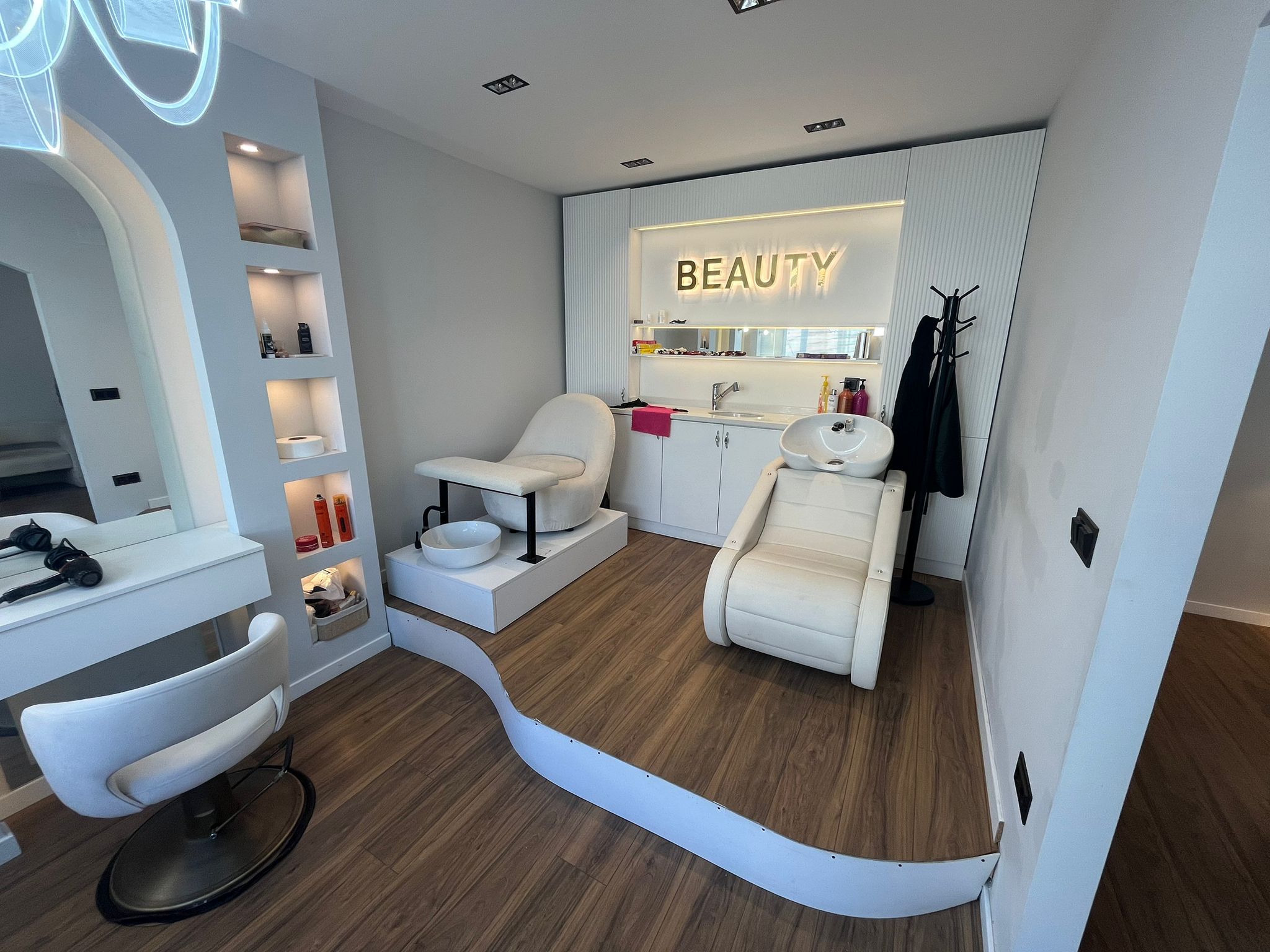 UZUN SOKAK'TA GÜZELLİK MERKEZİ